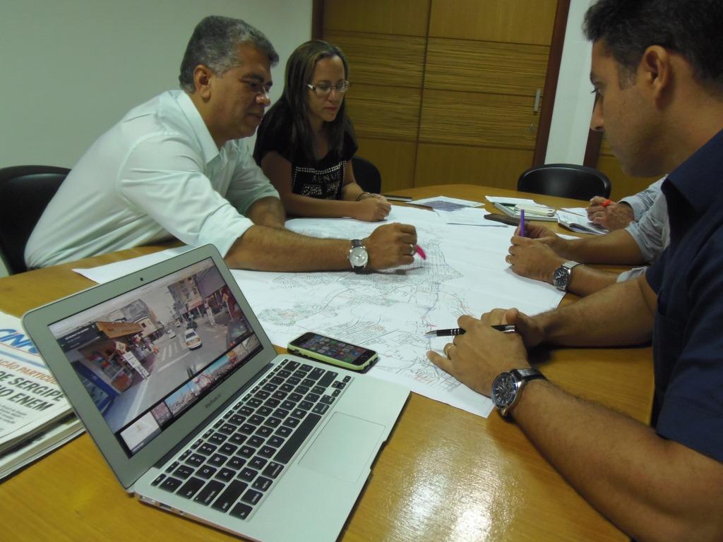 Diretores da SMTT reúnem-se para discutir instalação de equipamentos de fiscalização eletrônica na capital - SMTT Aracaju